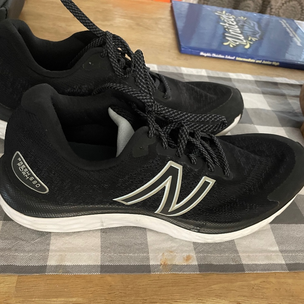 New balance shoes size 9.5 (unworn condition)